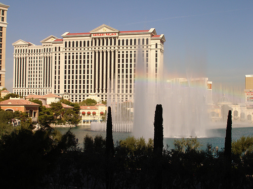 Post image for Ceasers Palace through the Fountain | Picture Las Vegas