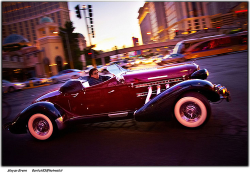 Post image for Classic Car Driving Down the Strip | Picture Las Vegas